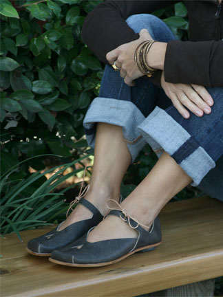 Ped Shoes : Cydwoq Seed - Order online or 866.700.SHOE (7463). :  ped design grey cydwoq