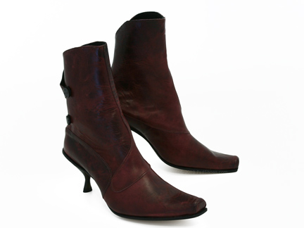 Cydwoq Pi Bootie in Red Wine