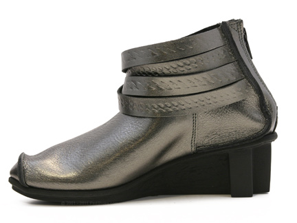 Trippen Brace in Metallic / Steel : Ped Shoes - Order online or 866.700 ...