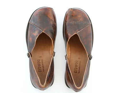 Cydwoq Road shoe in Distressed-marbled brown : Ped Shoes - Order online ...