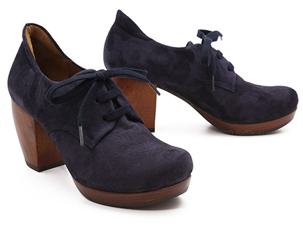 Chie Mihara Wespa in Navy Suede