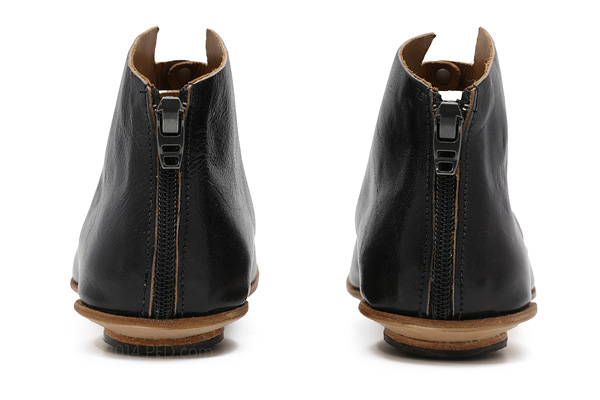 Cydwoq Caracal in Black : Ped Shoes - Order online or 866.700.SHOE (7463).