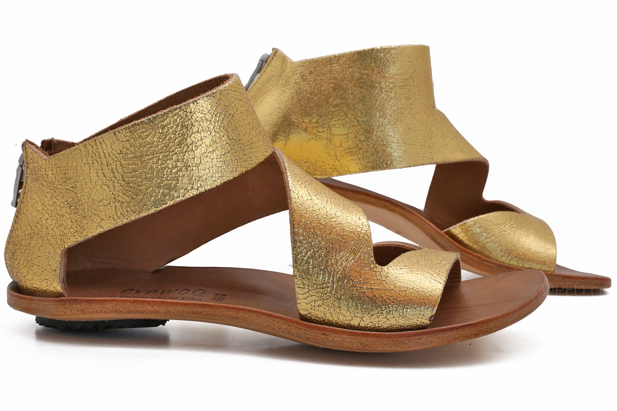 Cydwoq Revival. Women's sandal in metallic gold leather. Made in CA. – Bulo