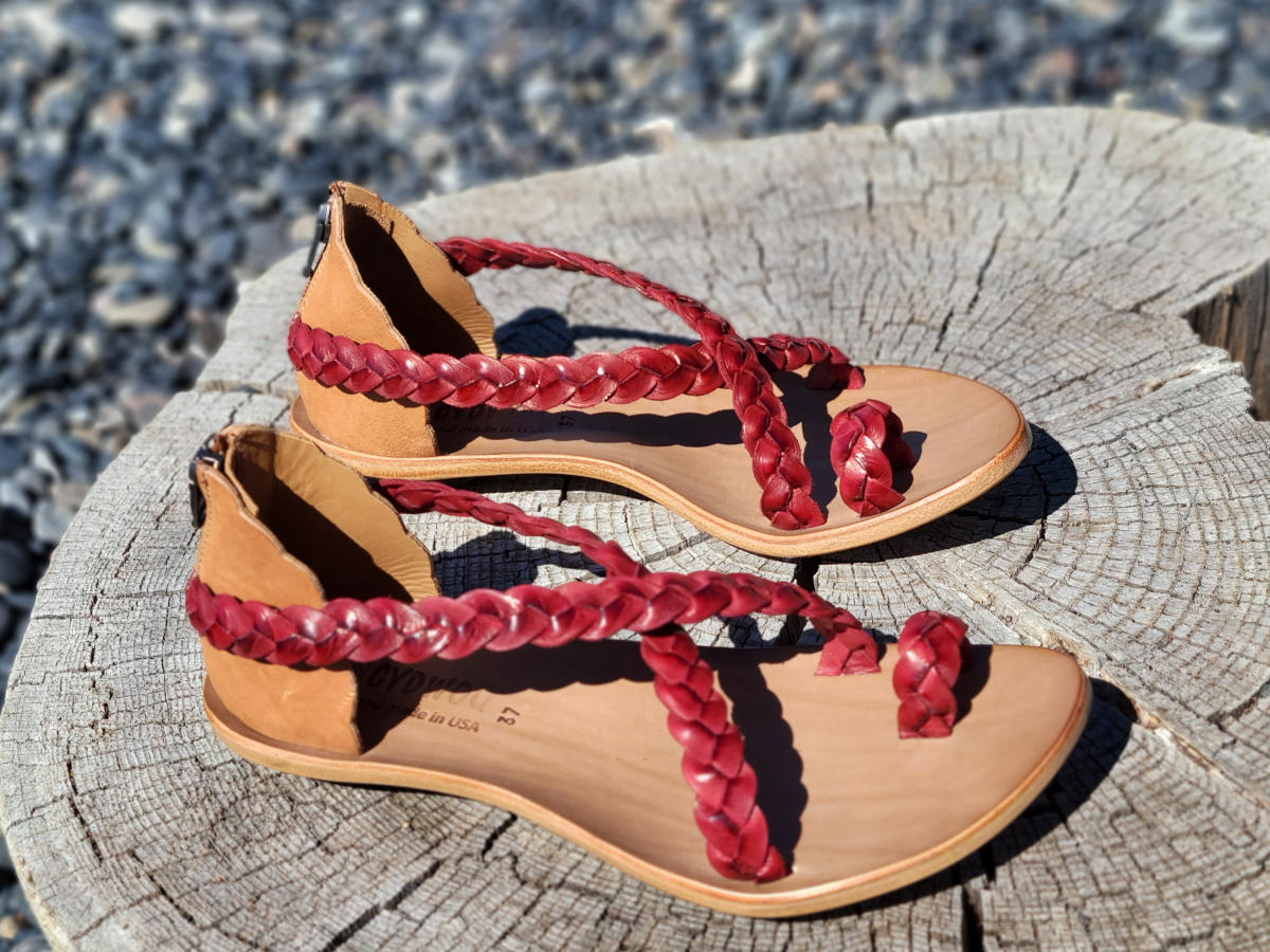 Cydwoq sandals sales